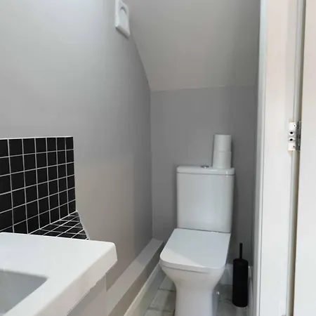 Ivernia Split Level No 2 Town Sleeps 5 * Wexford