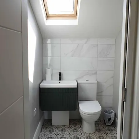 Ivernia Split Level No 2 Town Sleeps 5