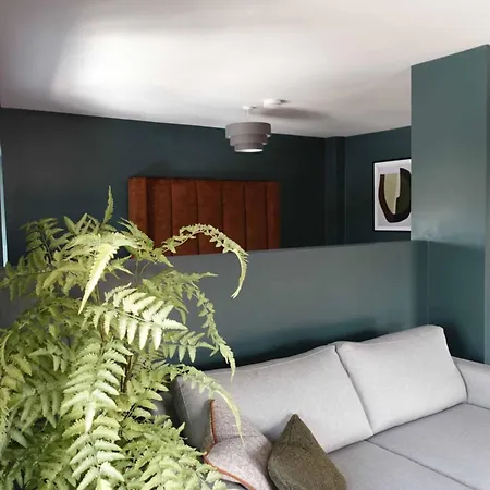Ivernia Split Level No 2 Town Sleeps 5